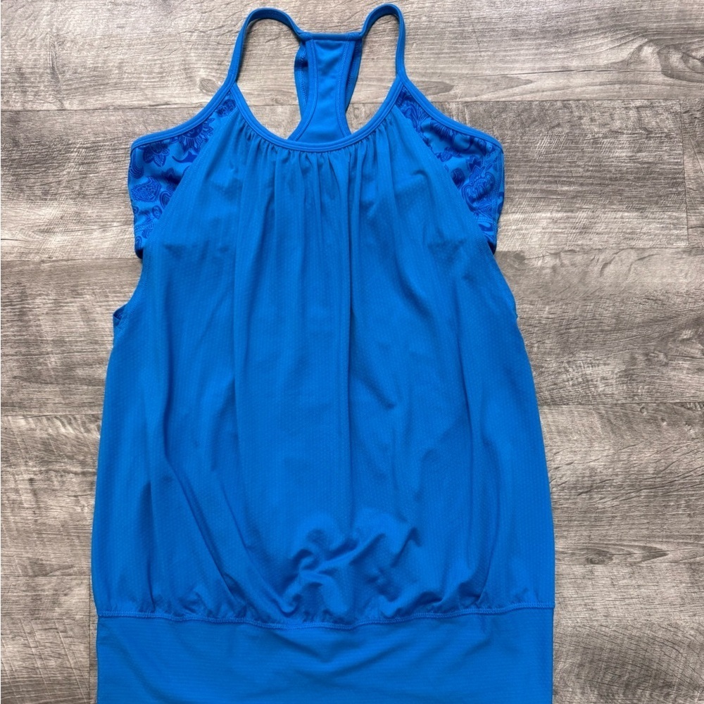 Lululemon No Limits Tank Top Cornflower Blue Paisley Shelf Bra No Pads Sz. 4 (S)
